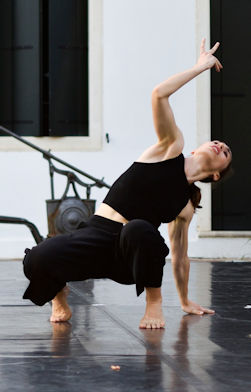 Angela Stefanello in posa contemporanea